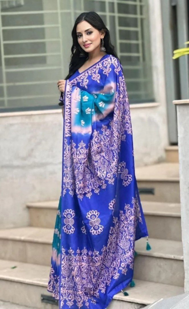 সফ্ট সিল্ক কাশ্মীরি ডিজিটাল প্রিন্ট শাড়ি